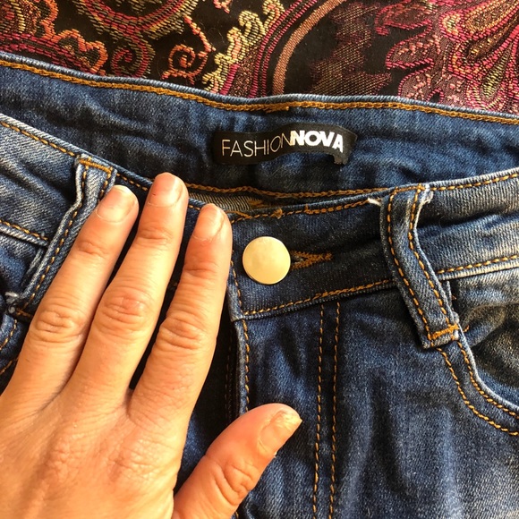 SOLD Bermuda shorts - Picture 2 of 2